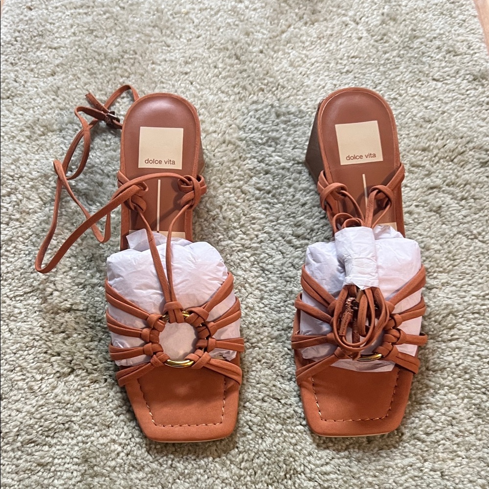 Women’s size 8 Dolce Vita brand Kash Cedar Nubuck